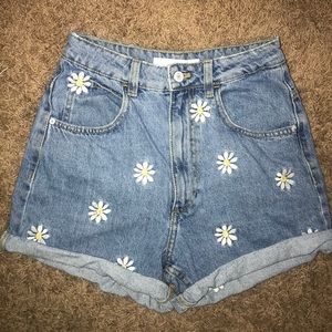 Zara daisy embroidered high rise shorts LIKE NEW